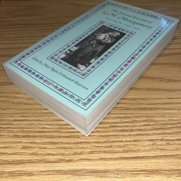 The Selected Journals of L.M. Montgomery, Volume IV: 1929-1935 by Mary Rubio - Picture 3 of 4